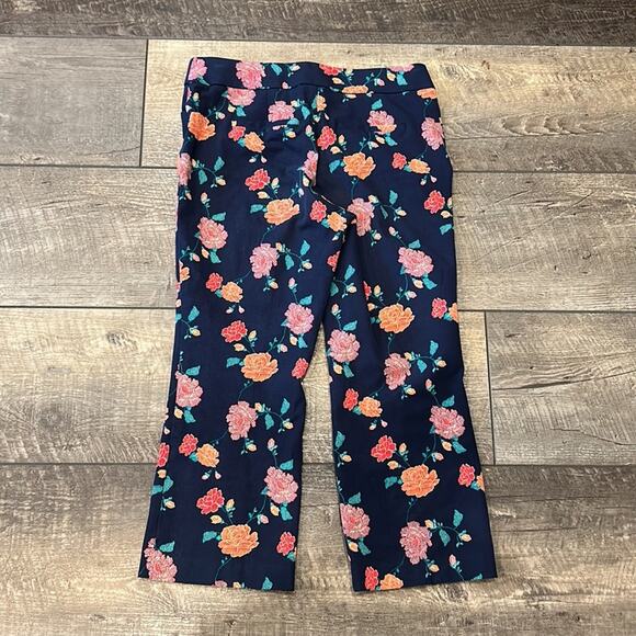 Chico's Women's Secret Stretch Crop Pants Floral Navy Size 2 - Picture 3 of 7